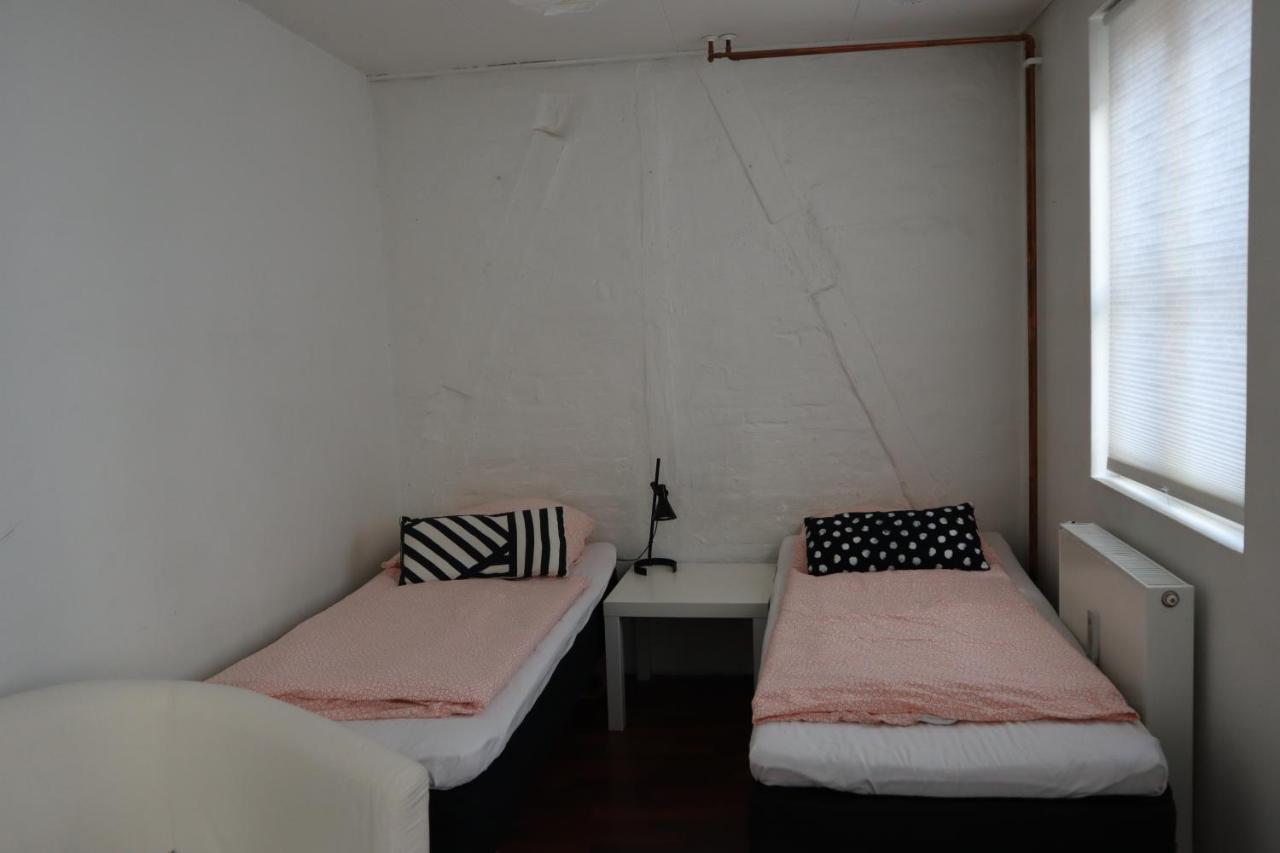 Rooms In Quiet Yellow Courtyard Apartment Copenhagen Exterior photo